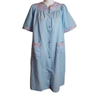 Vintage Vandemere Blue Quilted Floral Nightgown Size L ? Snap Button Grannycore